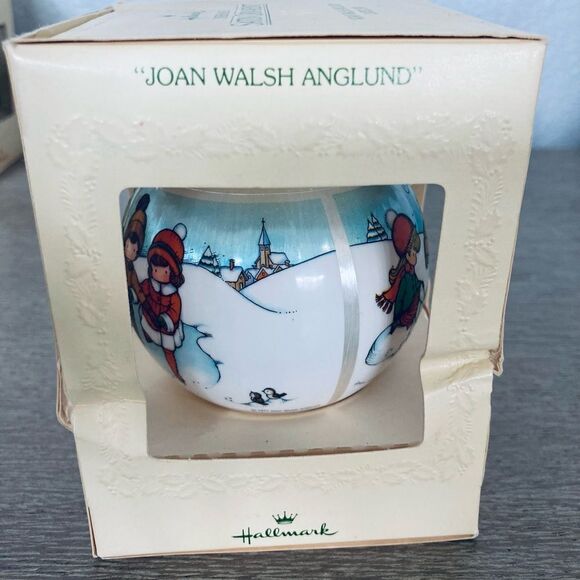 Hallmark Vintage Christmas 1980 Joan Walsh Anglund Glass Ball Ornament - Picture 2 of 4